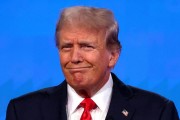 美国高官亲自出面，向中国提出了一个，事关特朗普政治生涯的请求
